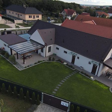 Oelyv Apartment Fertőrákos Exterior foto