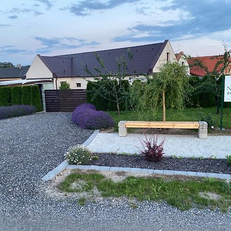 Oelyv Apartment Fertőrákos Exterior foto