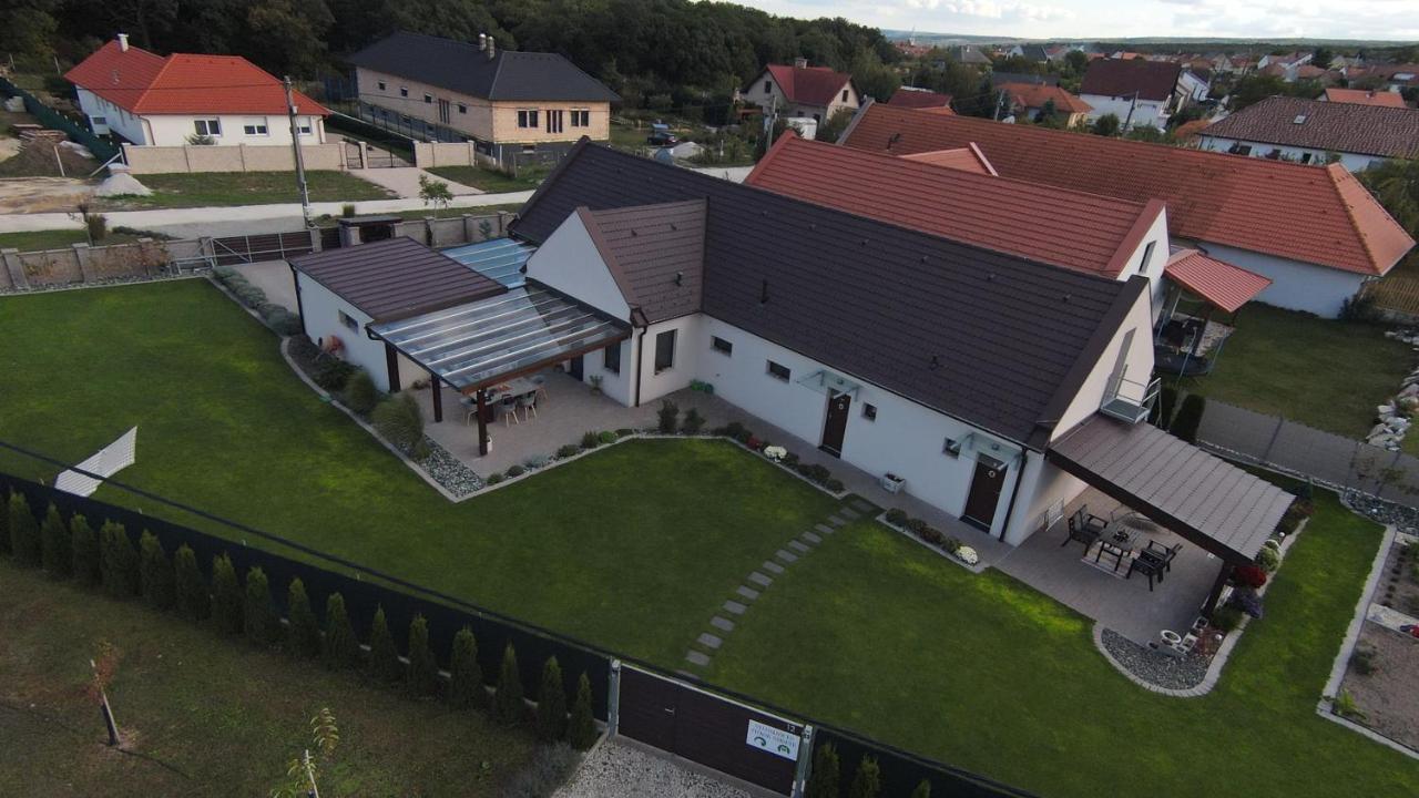 Oelyv Apartment Fertőrákos Exterior foto